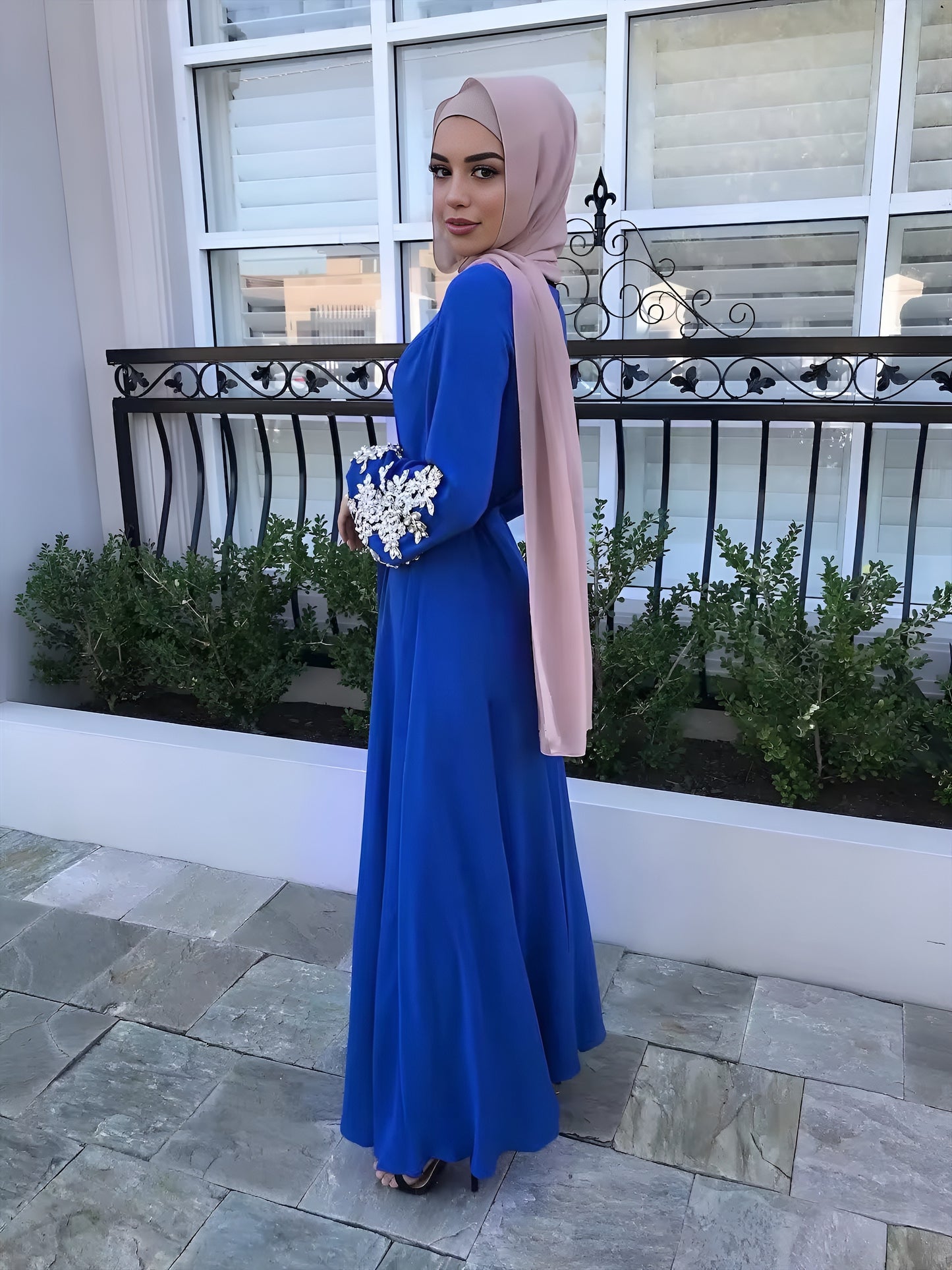 Elegance Maxi Dress mit Stickerei-Details