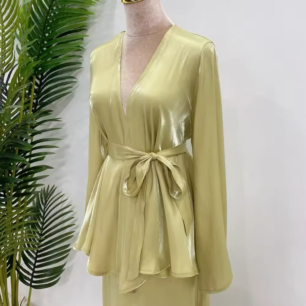 Satin Wickelkleid “Grace” mit Taillengürtel