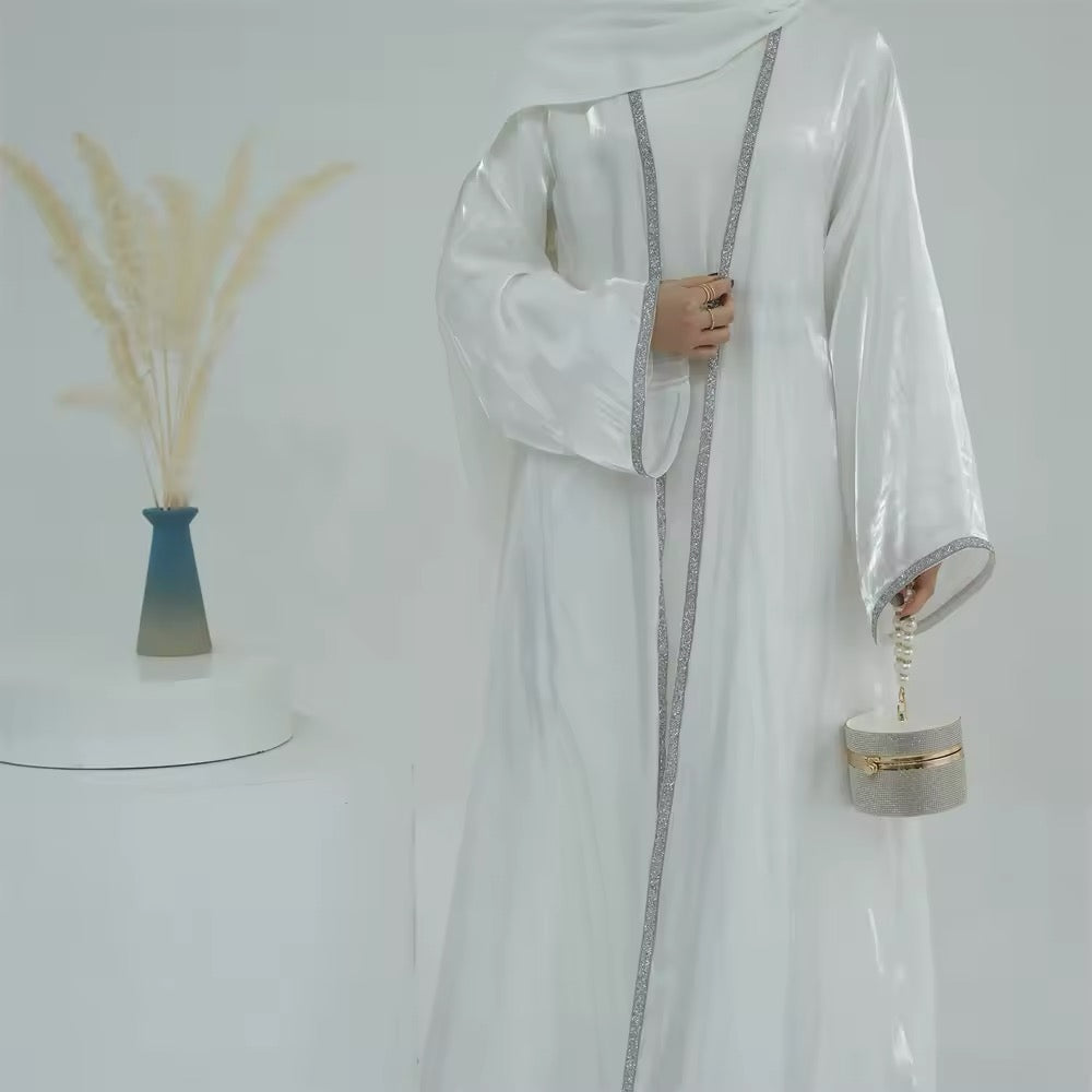 Glamouröse Kaftan Abaya mit Kapuze Eleganz in Satin