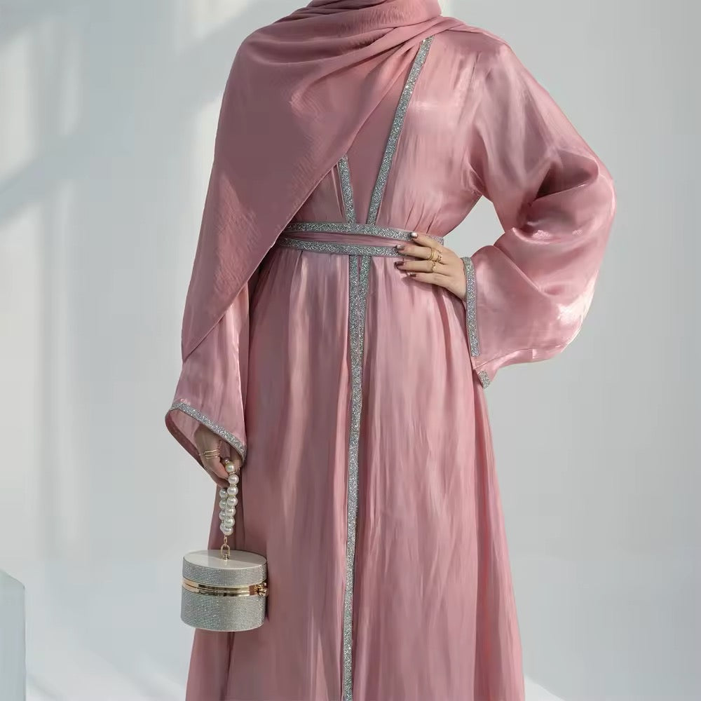 Glamouröse Kaftan Abaya mit Kapuze Eleganz in Satin