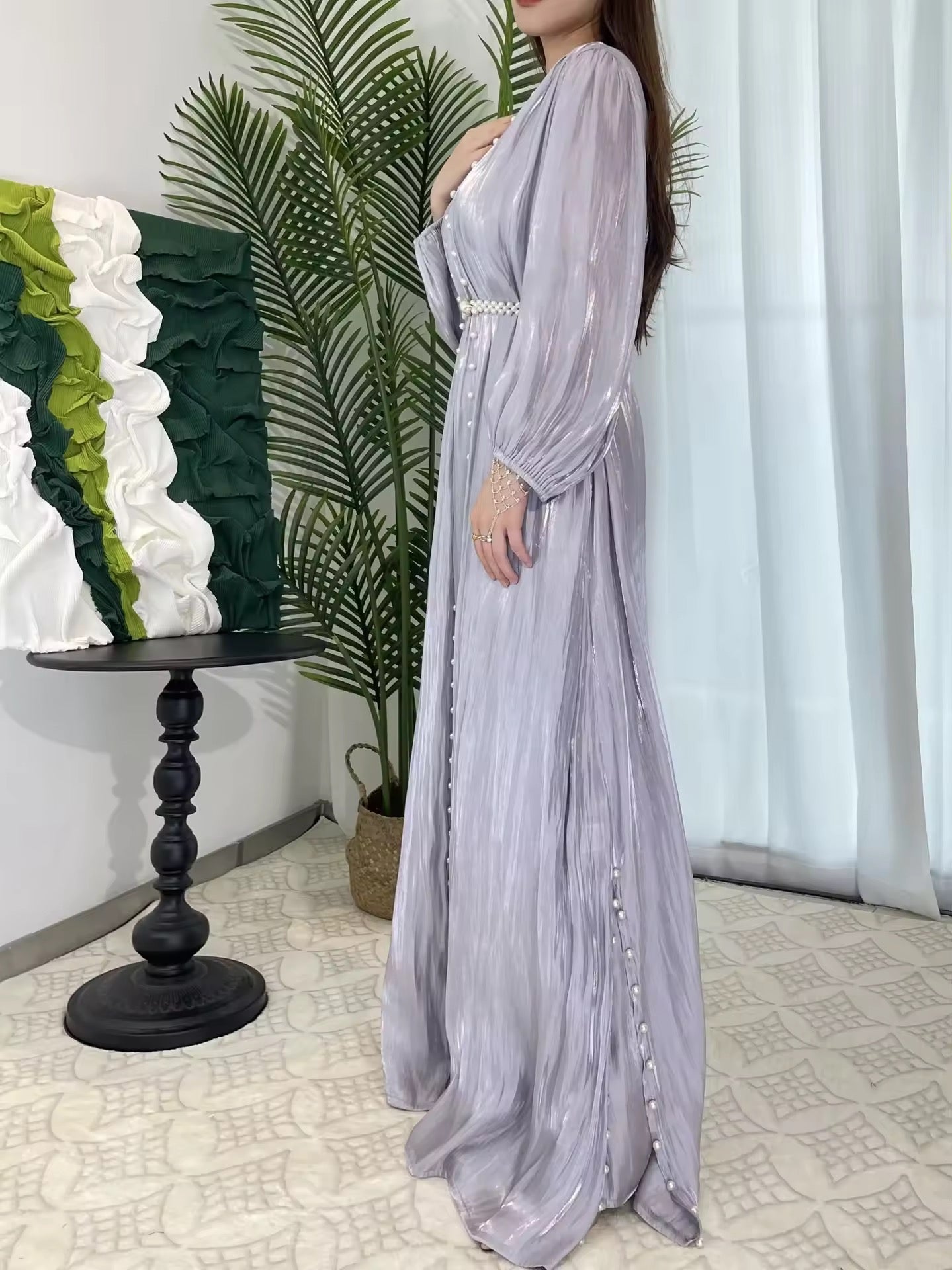 Elegantes Satin-Dreiteiliges Set – Maxikleid mit Gürtel und Schal