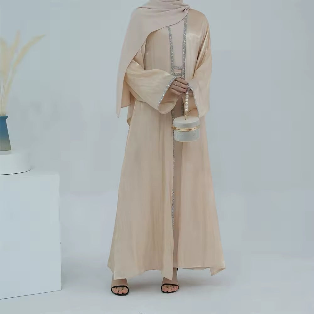 Glamouröse Kaftan Abaya mit Kapuze Eleganz in Satin