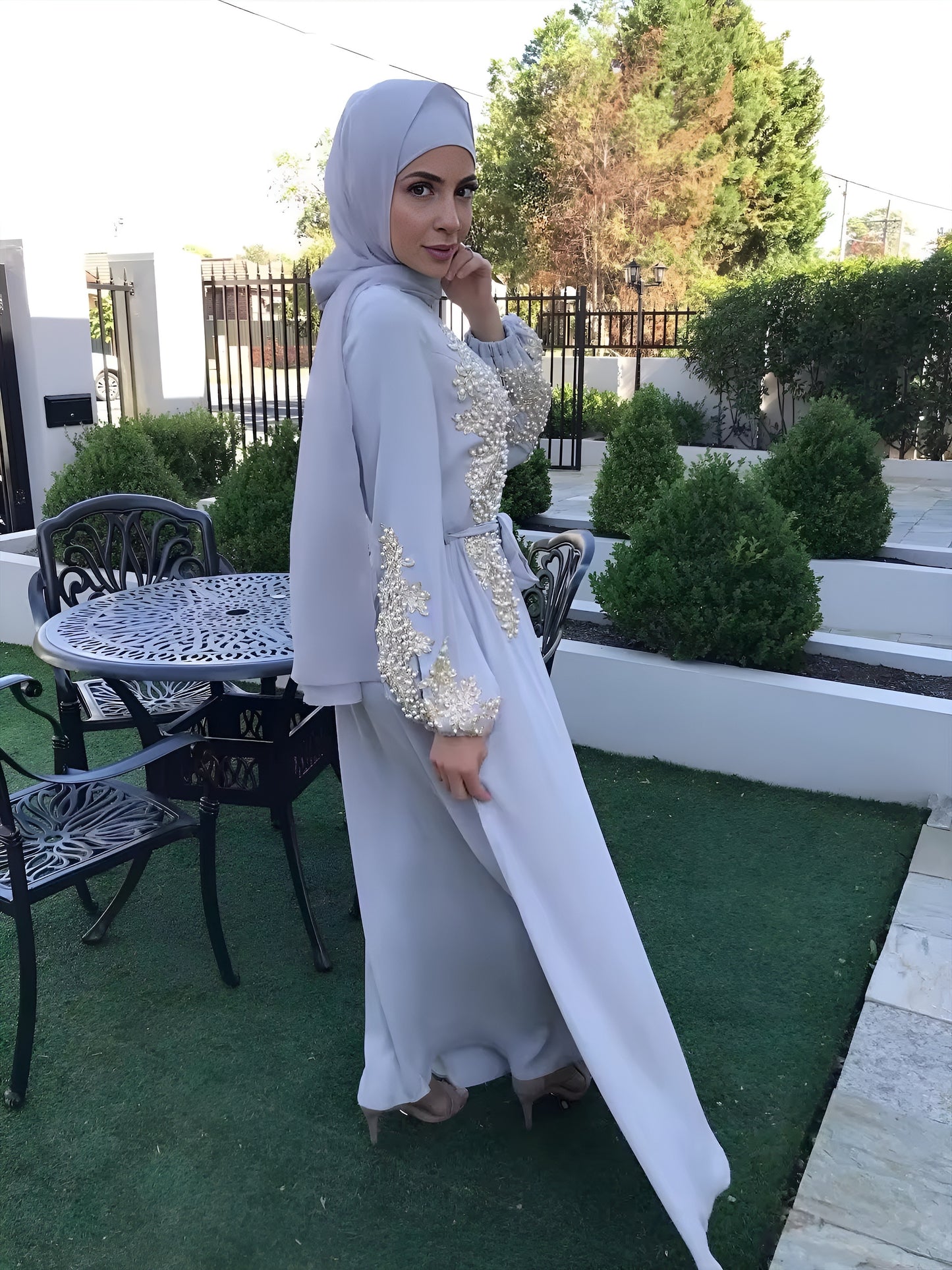 Elegance Maxi Dress mit Stickerei-Details