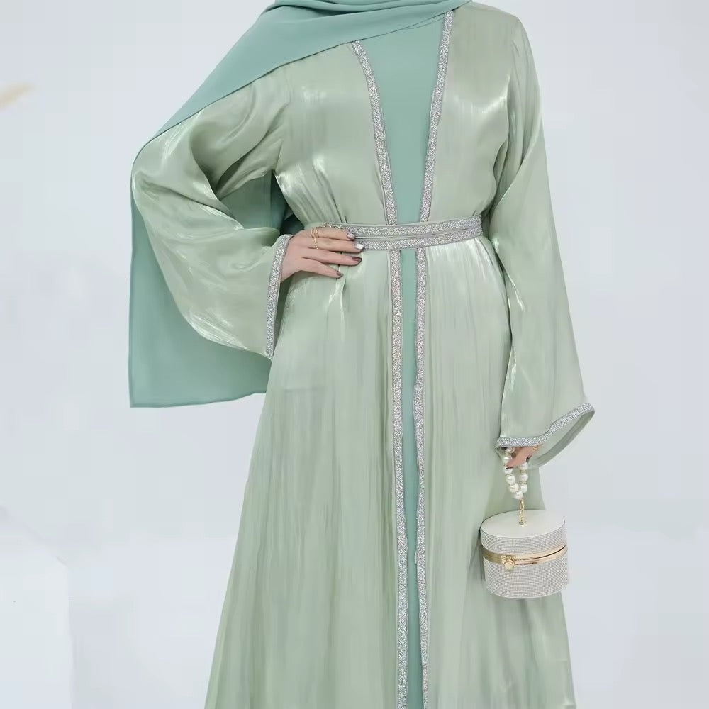 Glamouröse Kaftan Abaya mit Kapuze Eleganz in Satin