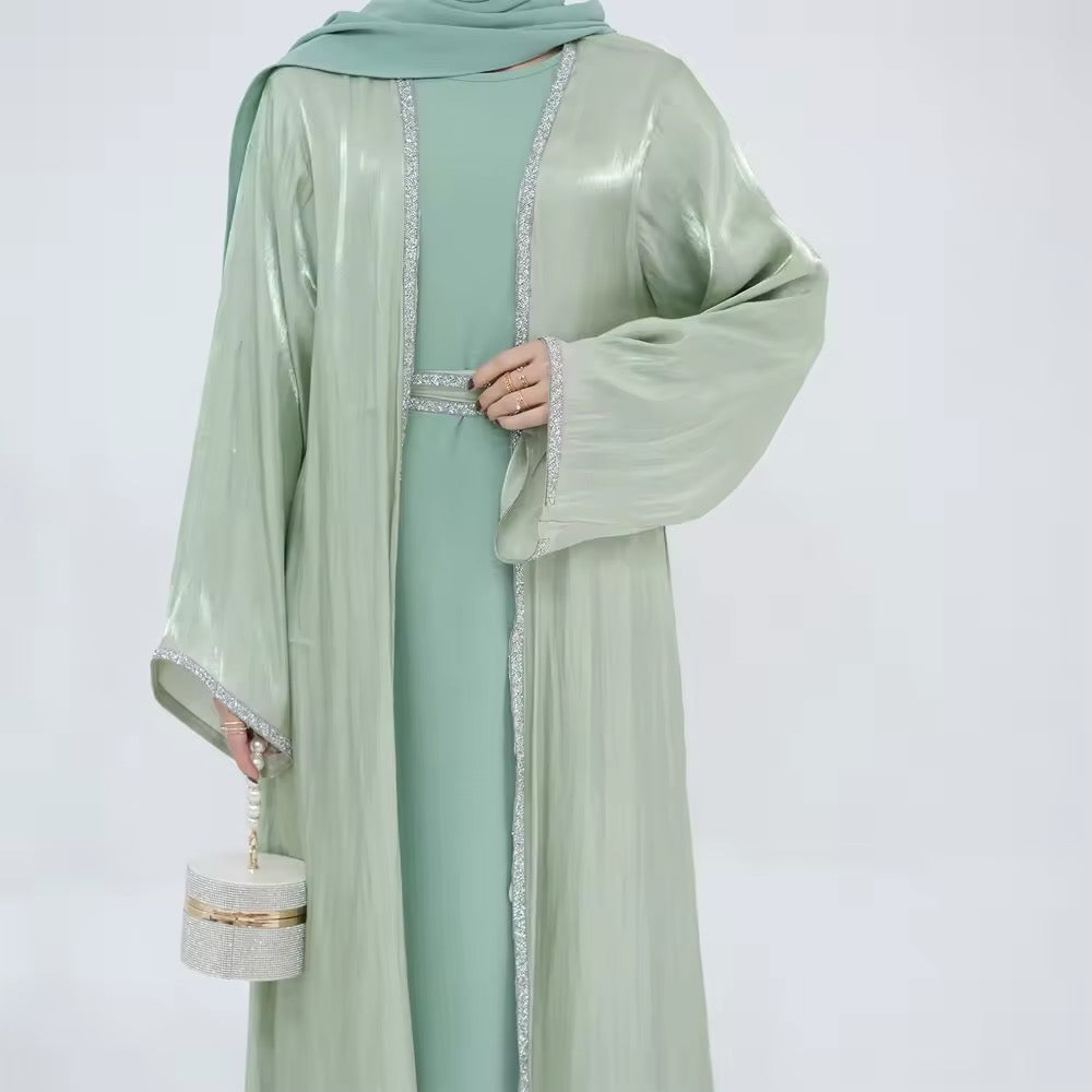 Glamouröse Kaftan Abaya mit Kapuze Eleganz in Satin