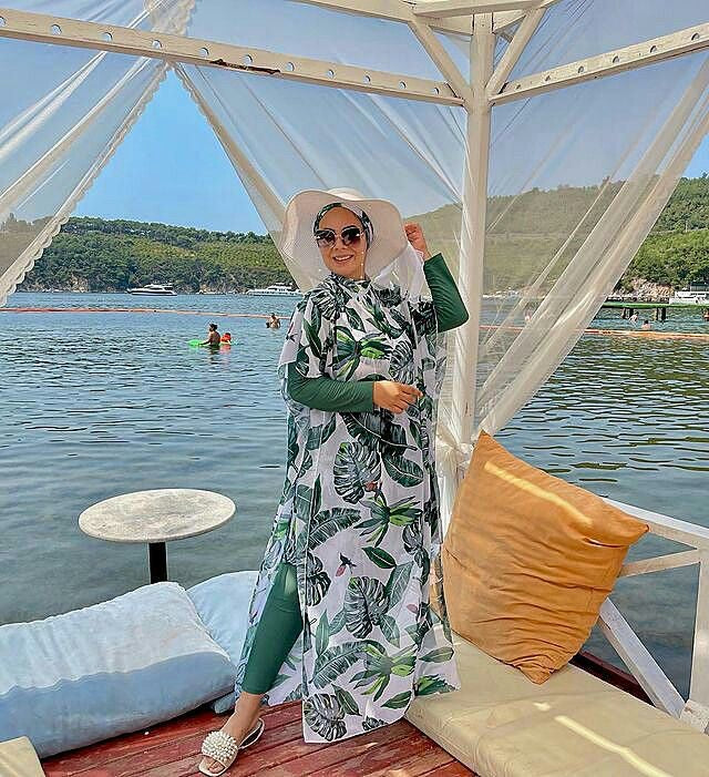 Aqua Veil Tropischer Burkini Überwurf