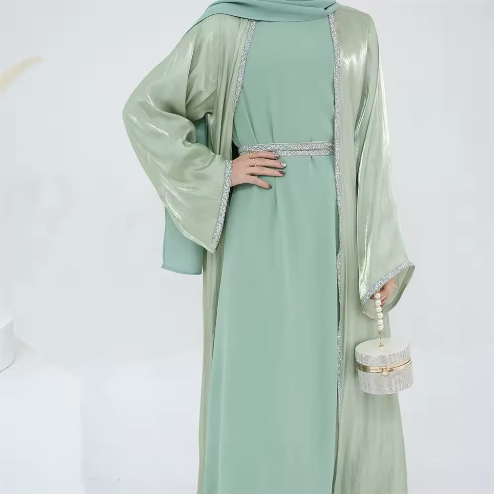 Glamouröse Kaftan Abaya mit Kapuze Eleganz in Satin