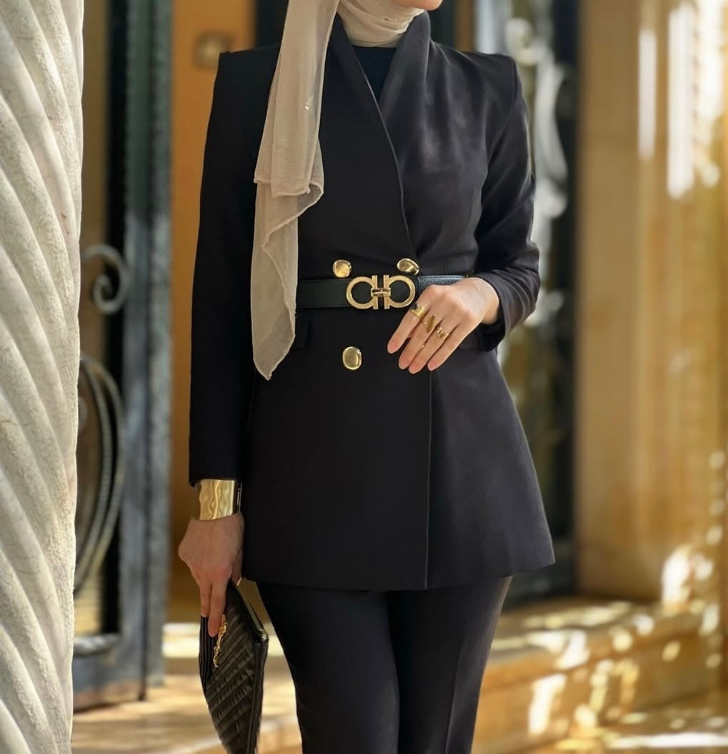 Elegante Damen Blazerjacke mit Goldknöpfen Zeitloser Chic