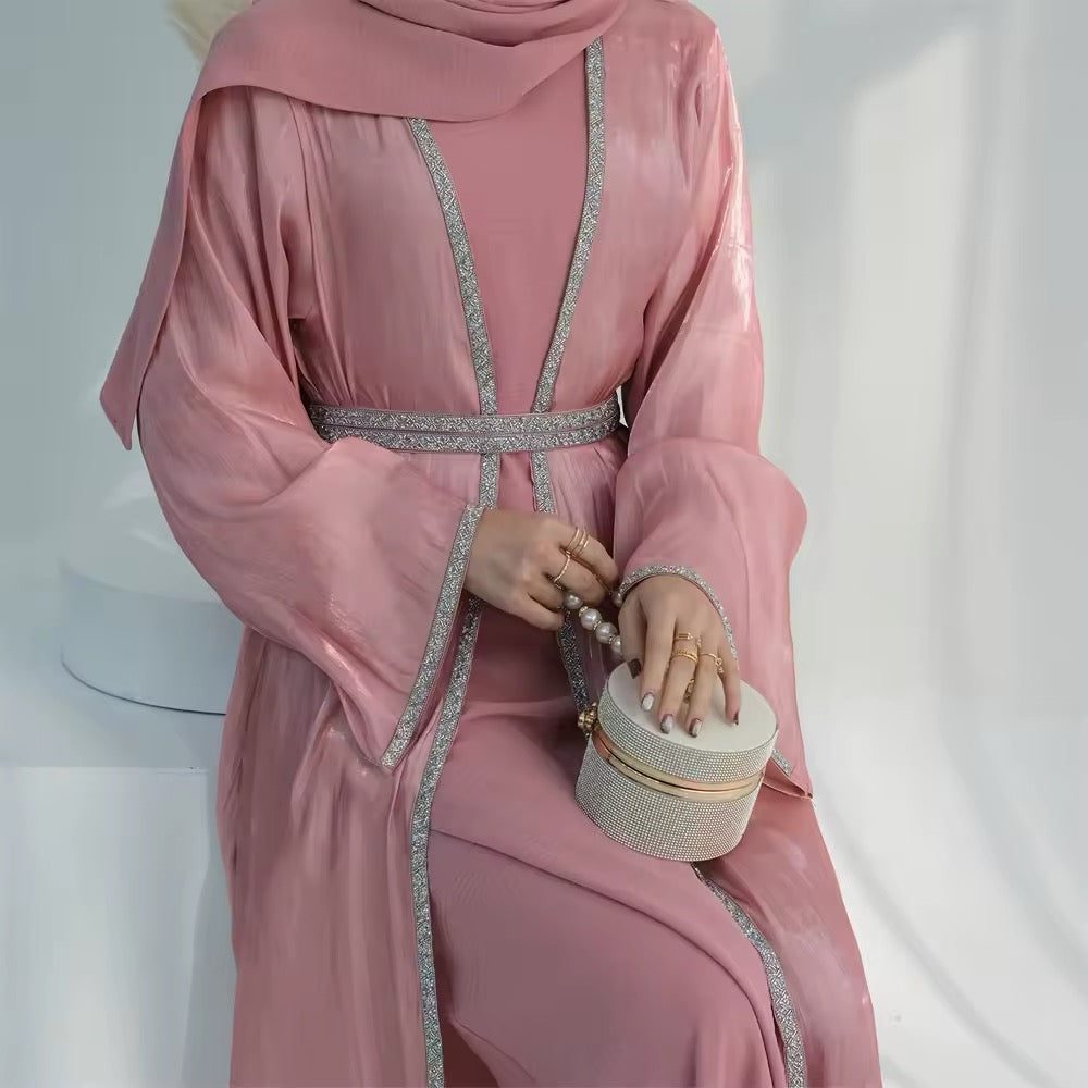 Glamouröse Kaftan Abaya mit Kapuze Eleganz in Satin