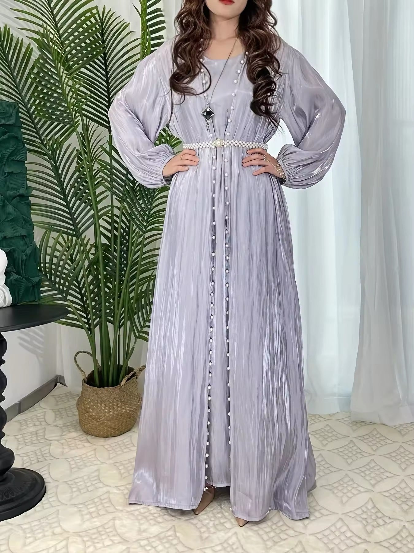 Elegantes Satin-Dreiteiliges Set – Maxikleid mit Gürtel und Schal