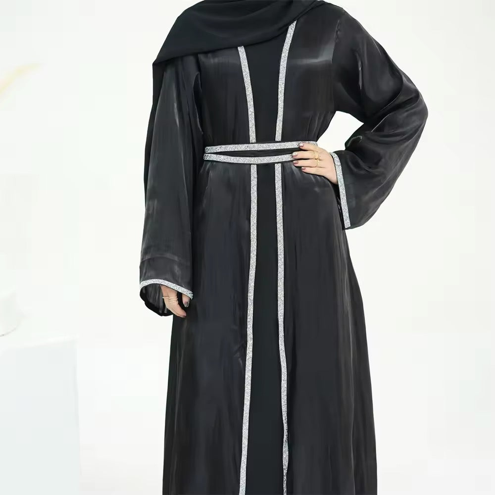 Glamouröse Kaftan Abaya mit Kapuze Eleganz in Satin