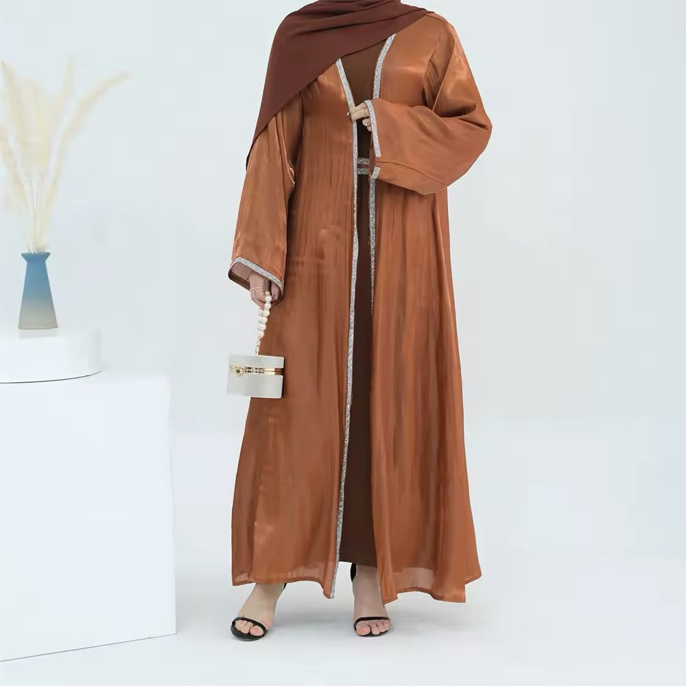 Glamouröse Kaftan Abaya mit Kapuze Eleganz in Satin