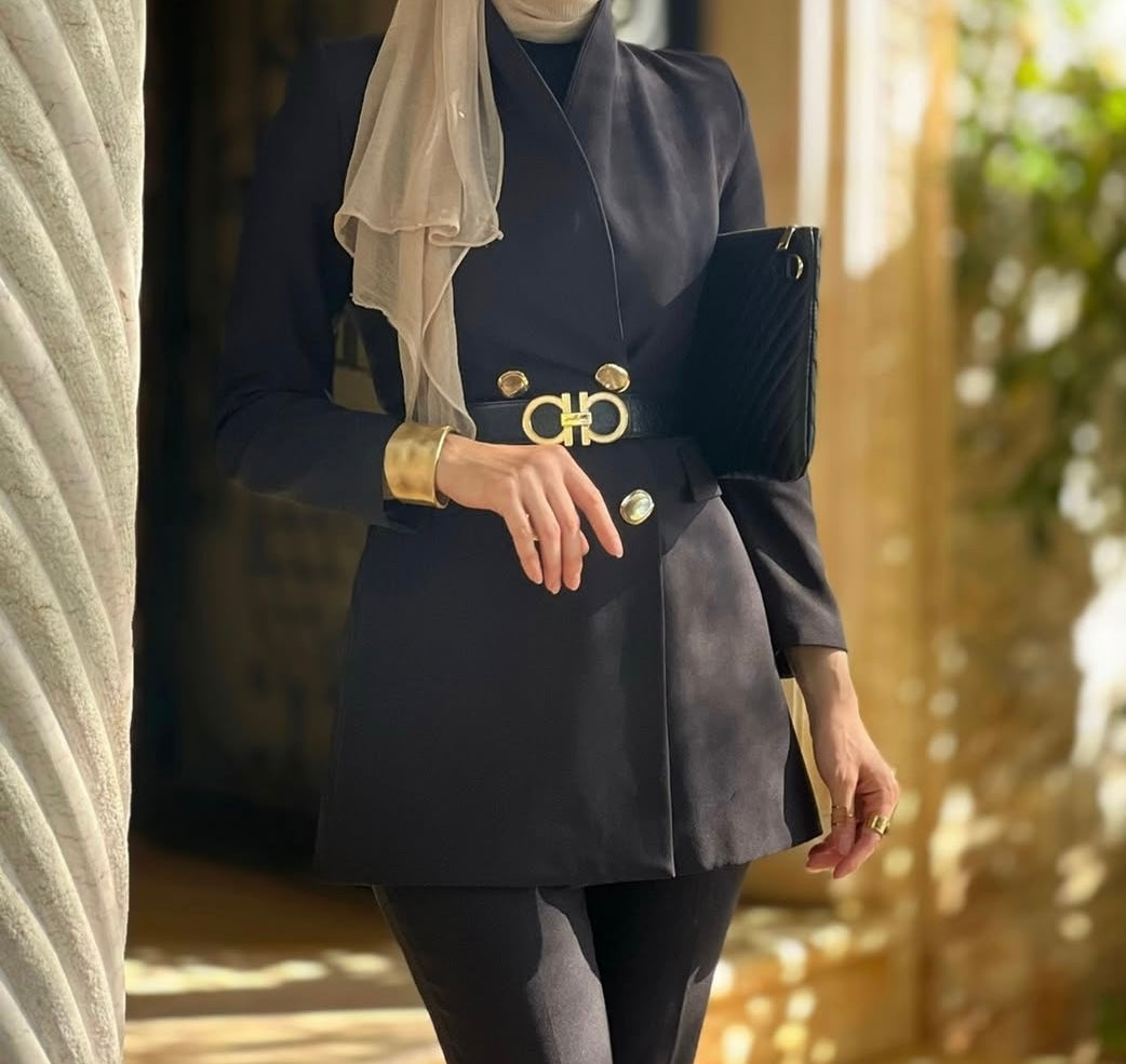 Elegante Damen Blazerjacke mit Goldknöpfen Zeitloser Chic