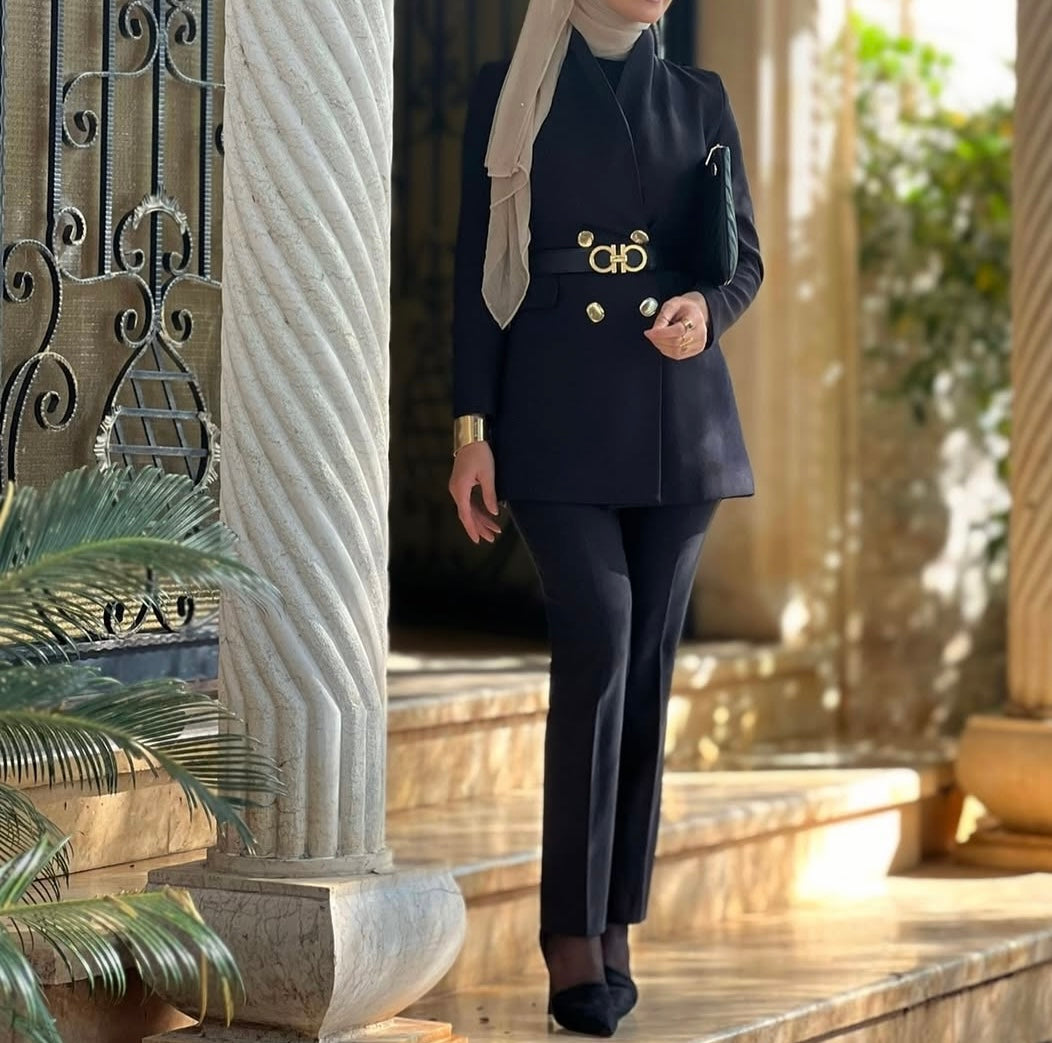 Elegante Damen Blazerjacke mit Goldknöpfen Zeitloser Chic