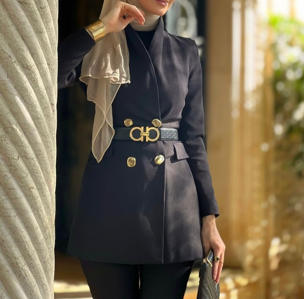 Elegante Damen Blazerjacke mit Goldknöpfen Zeitloser Chic