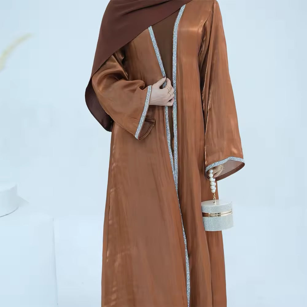 Glamouröse Kaftan Abaya mit Kapuze Eleganz in Satin