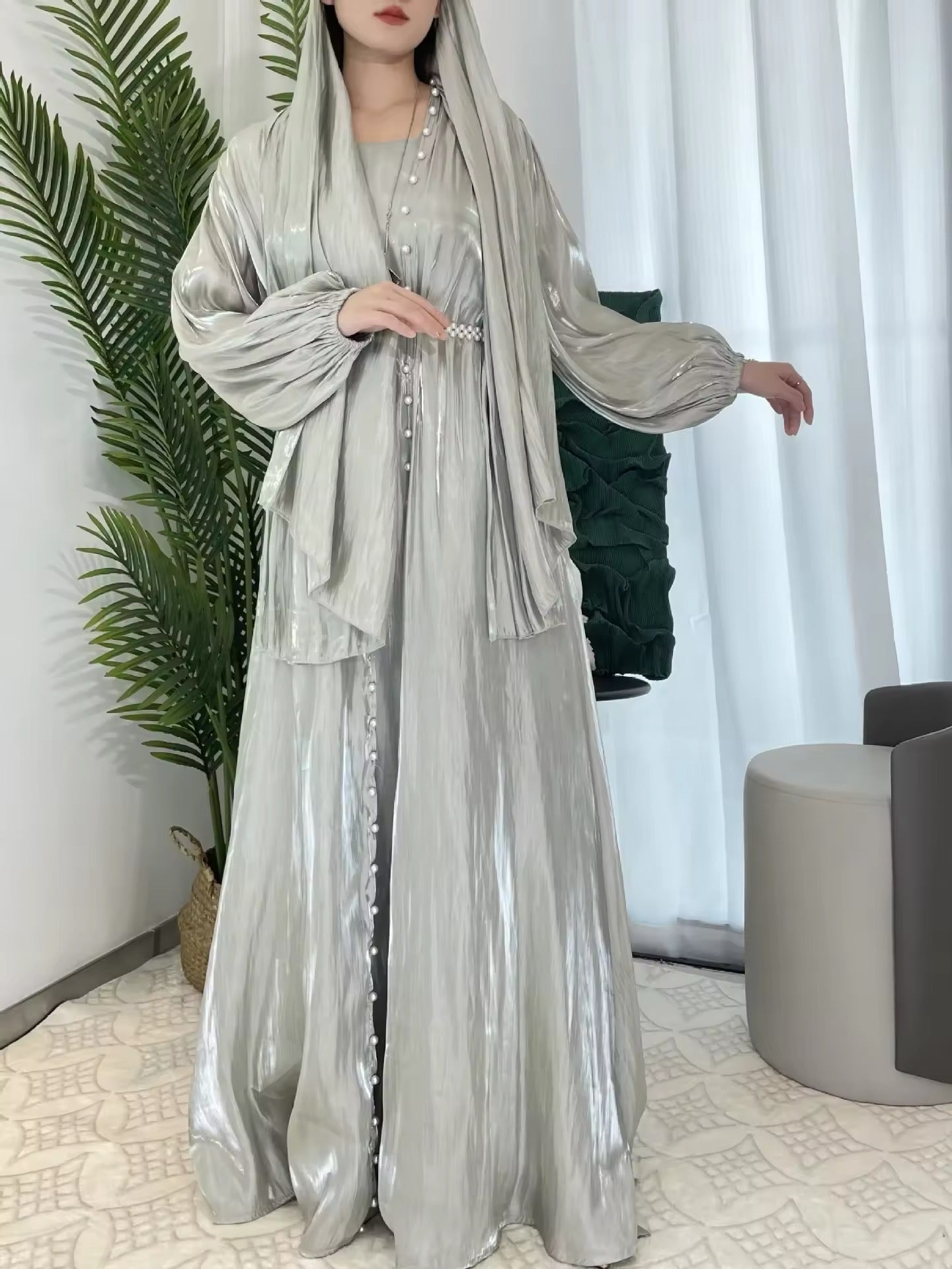 Elegantes Satin-Dreiteiliges Set – Maxikleid mit Gürtel und Schal