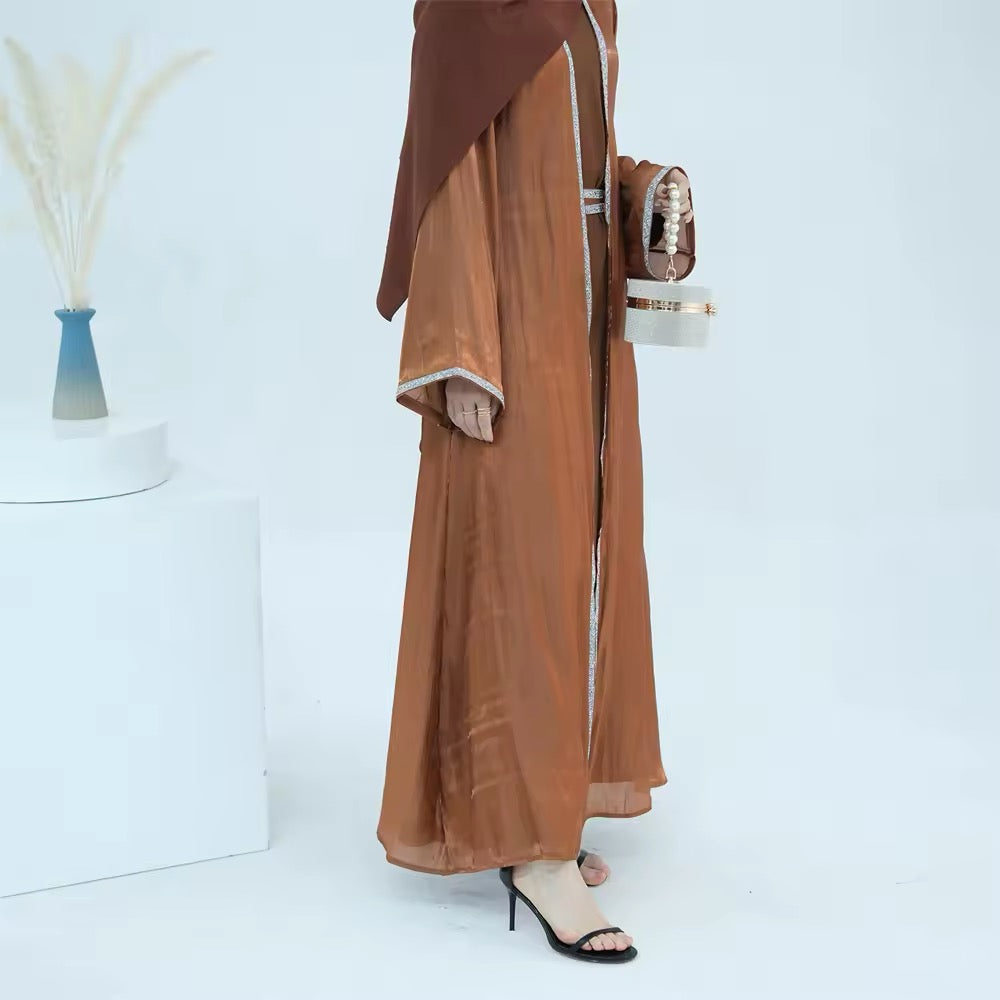 Glamouröse Kaftan Abaya mit Kapuze Eleganz in Satin