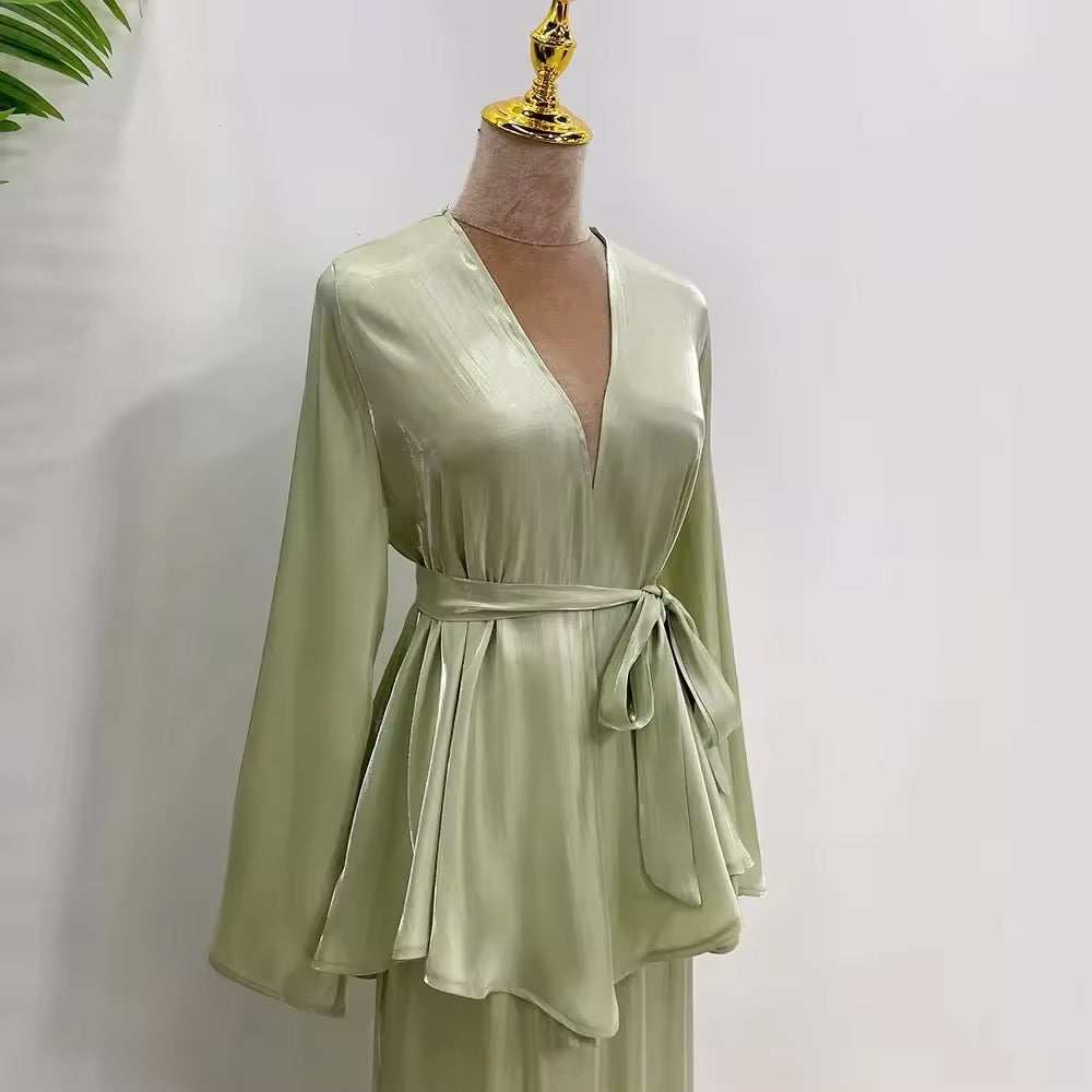 Satin Wickelkleid “Grace” mit Taillengürtel