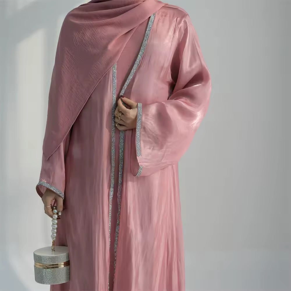 Glamouröse Kaftan Abaya mit Kapuze Eleganz in Satin