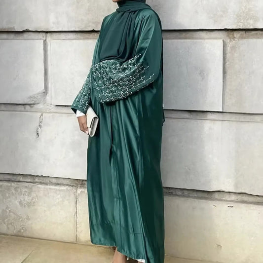 Premium Satin-Abaya mit edler Stickerei