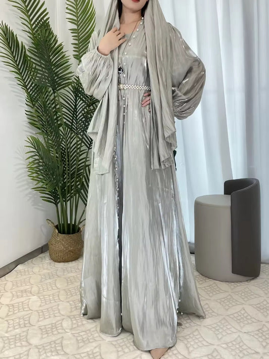 Elegantes Satin-Dreiteiliges Set – Maxikleid mit Gürtel und Schal