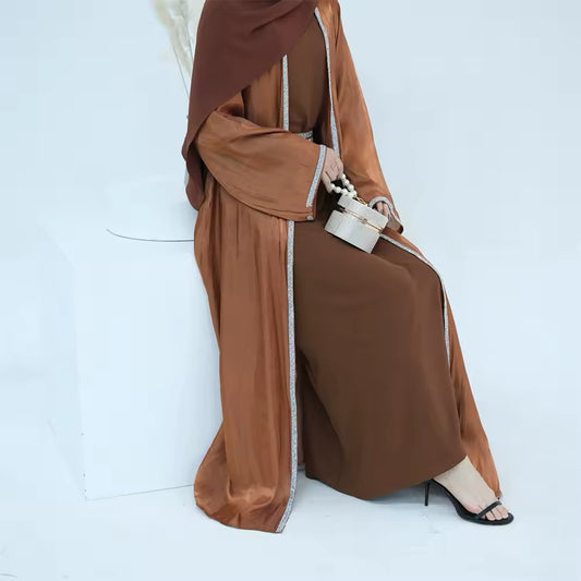 Glamouröse Kaftan Abaya mit Kapuze Eleganz in Satin