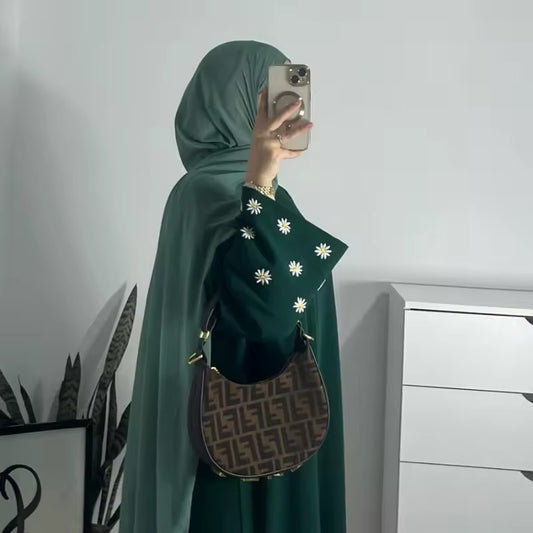 Langer Abaya-Kleid mit Gänseblümchen-Stickerei