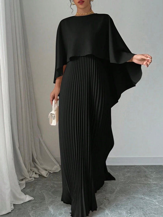 Plissee Cape-Kleid Zeitlose Eleganz trifft auf Modernen Chic