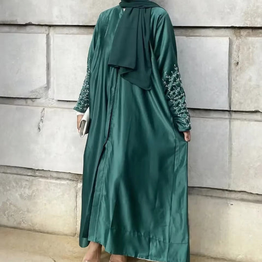Premium Satin-Abaya mit edler Stickerei