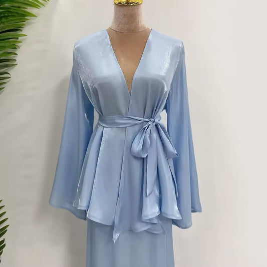 Satin Wickelkleid “Grace” mit Taillengürtel