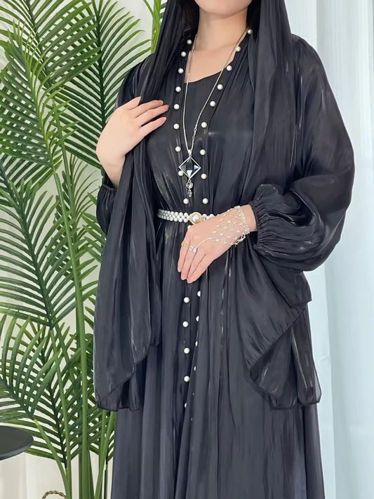 Elegantes Satin-Dreiteiliges Set – Maxikleid mit Gürtel und Schal