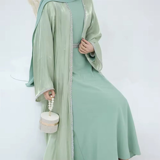 Glamouröse Kaftan Abaya mit Kapuze Eleganz in Satin