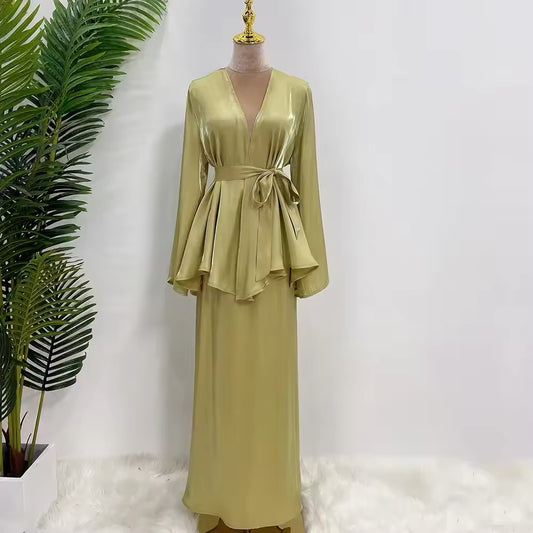 Satin Wickelkleid “Grace” mit Taillengürtel