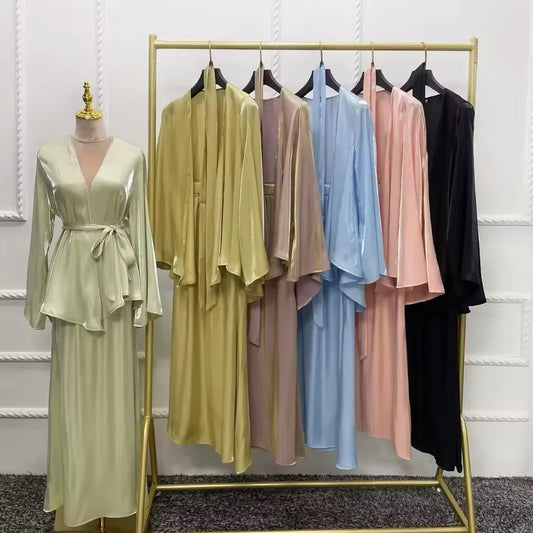 Satin Wickelkleid “Grace” mit Taillengürtel