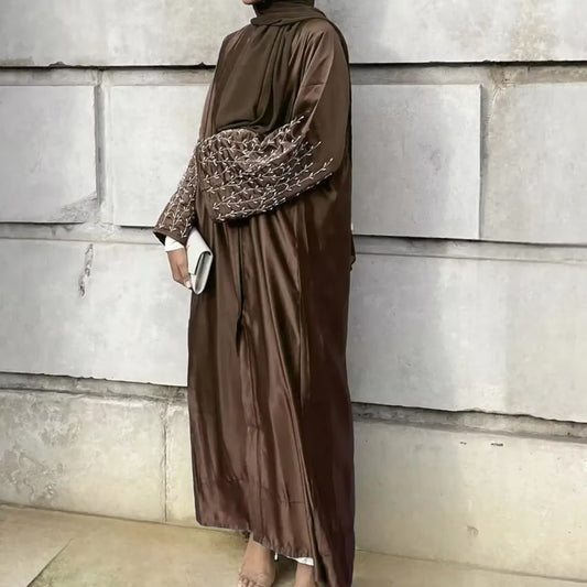 Premium Satin-Abaya mit edler Stickerei