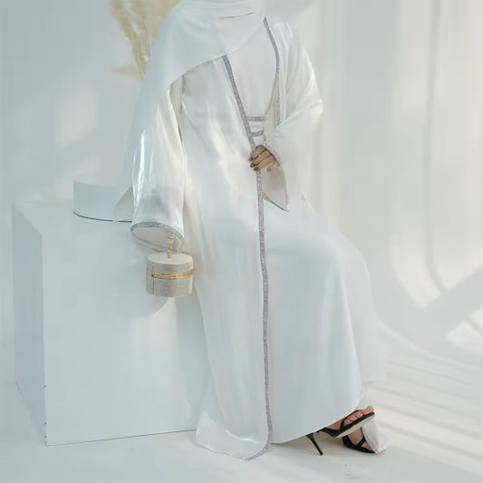 Glamouröse Kaftan Abaya mit Kapuze Eleganz in Satin