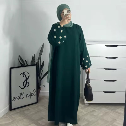 Langer Abaya-Kleid mit Gänseblümchen-Stickerei
