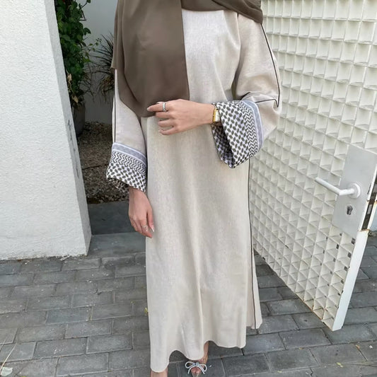Abaya Harmonie mit Kufiya-Details