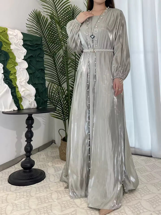 Elegantes Satin-Dreiteiliges Set – Maxikleid mit Gürtel und Schal