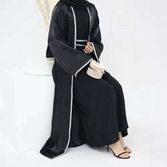Glamouröse Kaftan Abaya mit Kapuze Eleganz in Satin