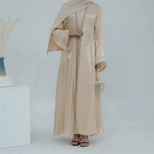 Glamouröse Kaftan Abaya mit Kapuze Eleganz in Satin