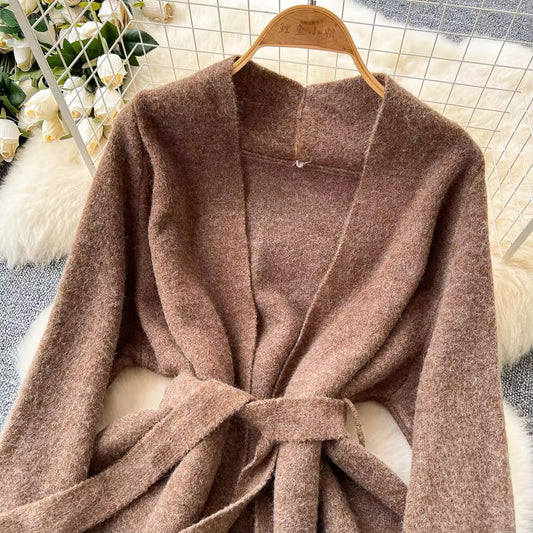 Zweiteiliges Strick-Set Maxikleid und Cardigan in drei Farben