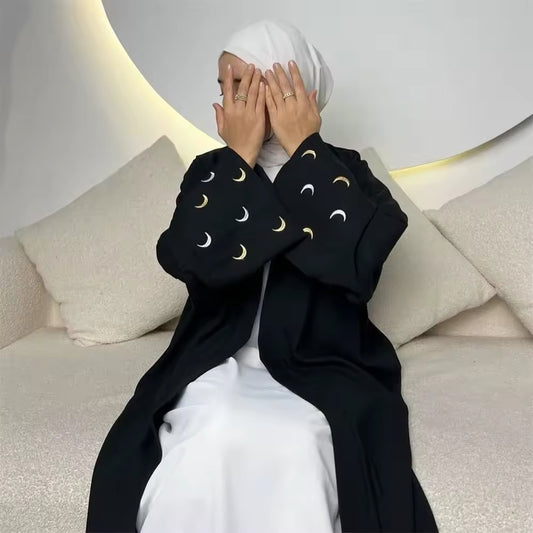 Abaya Lunar Elegance Stilvolle Abaya mit Halbmond-Stickerei