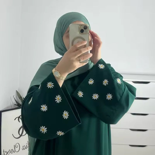 Langer Abaya-Kleid mit Gänseblümchen-Stickerei