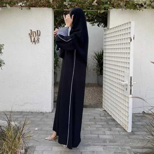 Abaya Harmonie mit Kufiya-Details