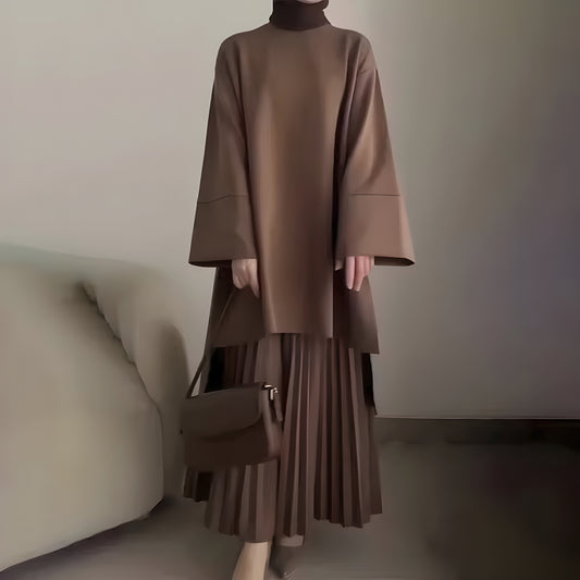 Zweiteiliges Set “Urban Elegance” mit Oversize-Pullover und Plissee-Rock