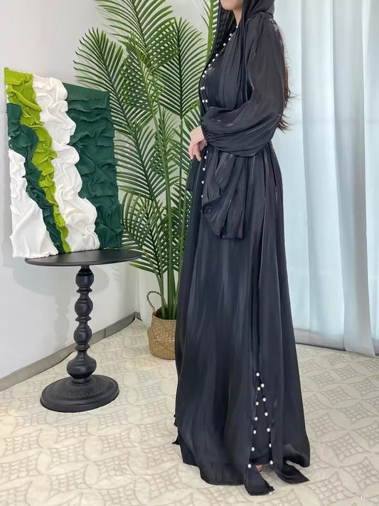 Elegantes Satin-Dreiteiliges Set – Maxikleid mit Gürtel und Schal