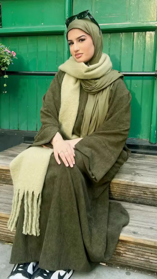 Abaya Nura Eleganz in fließendem Design